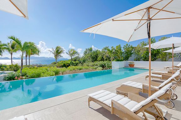 Villa Arushi - Beachfront location