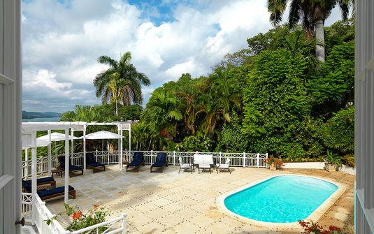 Round Hill - Five Bedroom Classic Villa