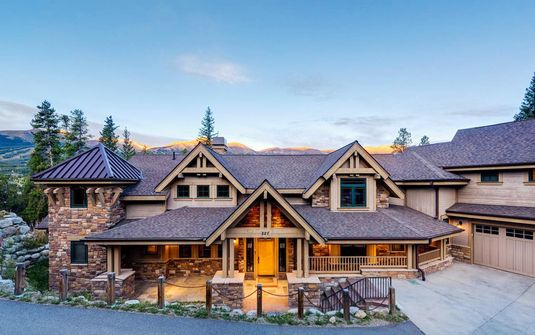 Crescentwood Residence