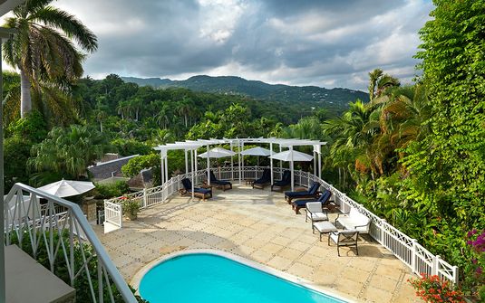 Round Hill - Five Bedroom Classic Villa