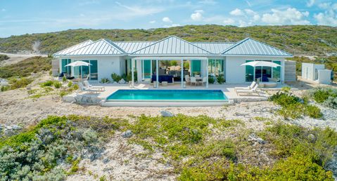 Sailrock - 3 Bedroom Oceanfront Coral Villa