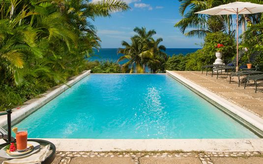 Round Hill - Four Bedroom Classic Villa