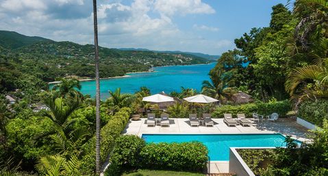 Round Hill - Three Bedroom Classic Villa