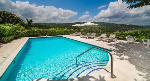 Round Hill - Three Bedroom Classic Villa