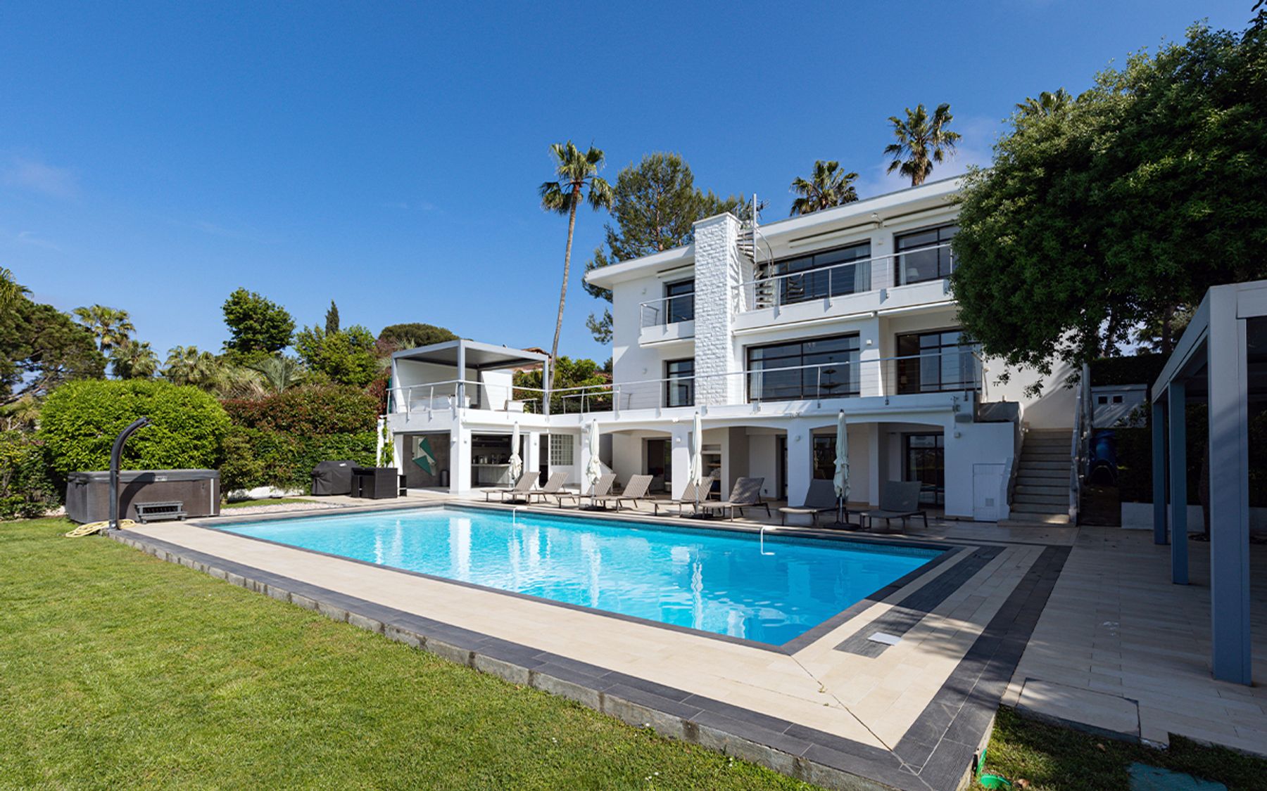 Villa Orianne: A Concrete Answer for Families