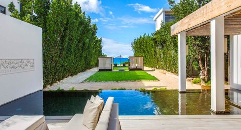 Kishti West On Meads Bay