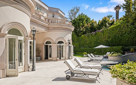 Chic Manor