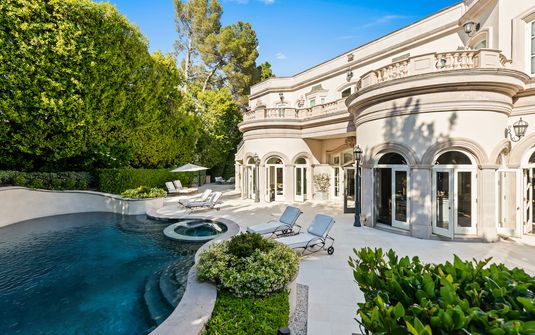 Chic Manor