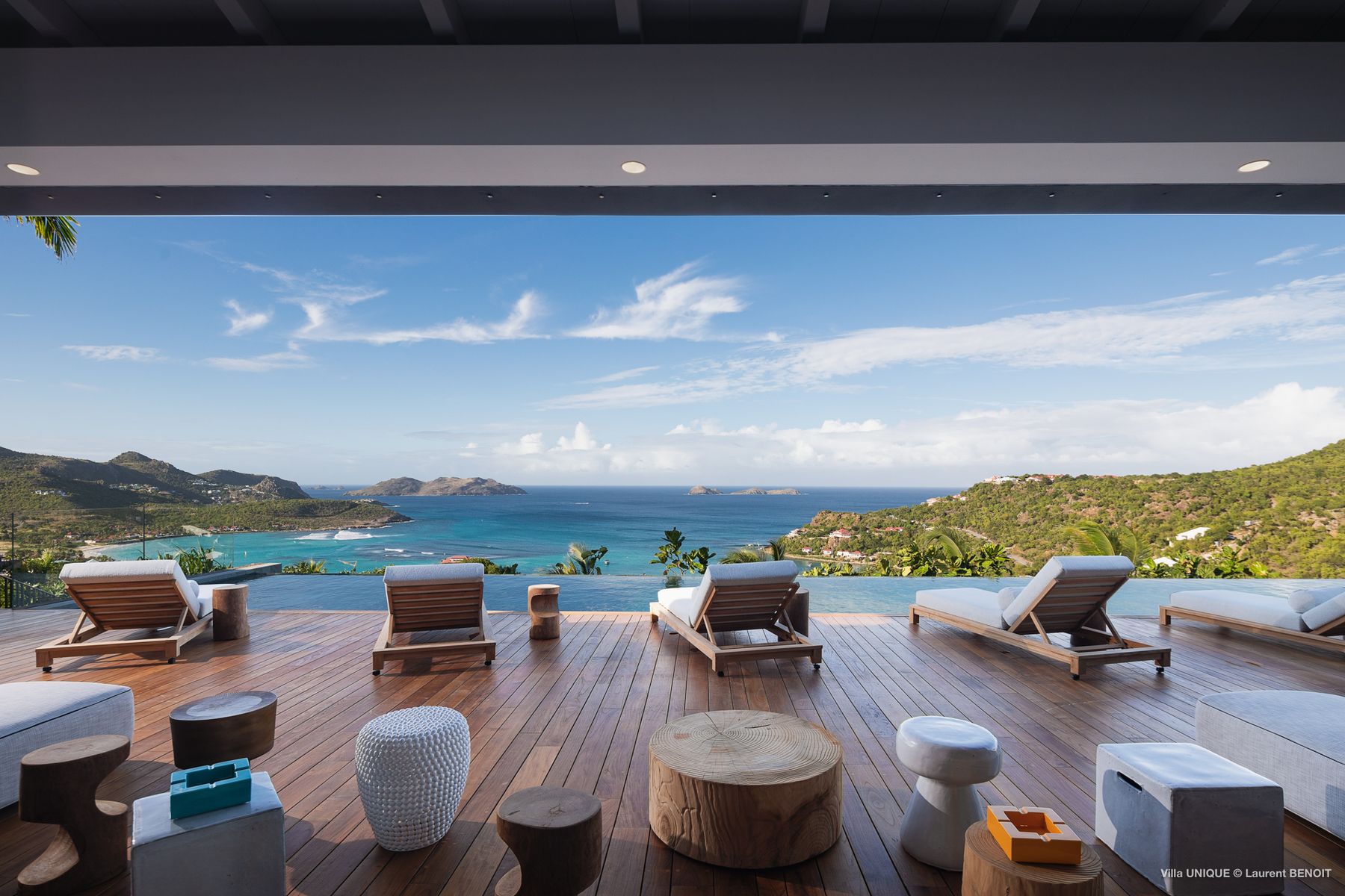 Two Villas Built With Room to Spare