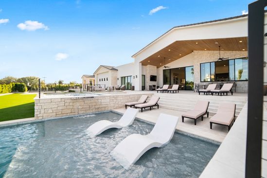 Estate on Cattletrack