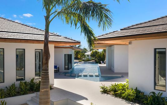 Aqua Solis Villa