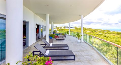 Villa Skyline