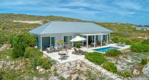 Sailrock - 3 Bedroom Oceanfront Conch Villa