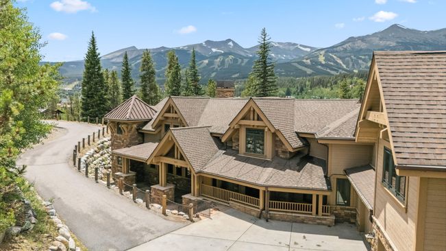 Crescentwood Residence