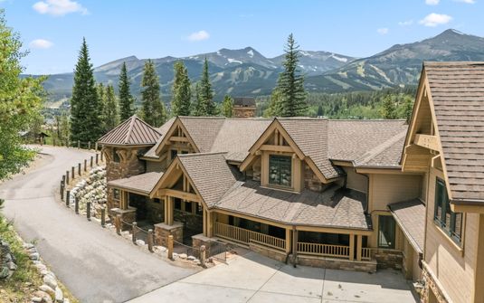 Crescentwood Residence