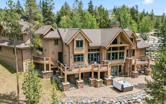 Crescentwood Residence