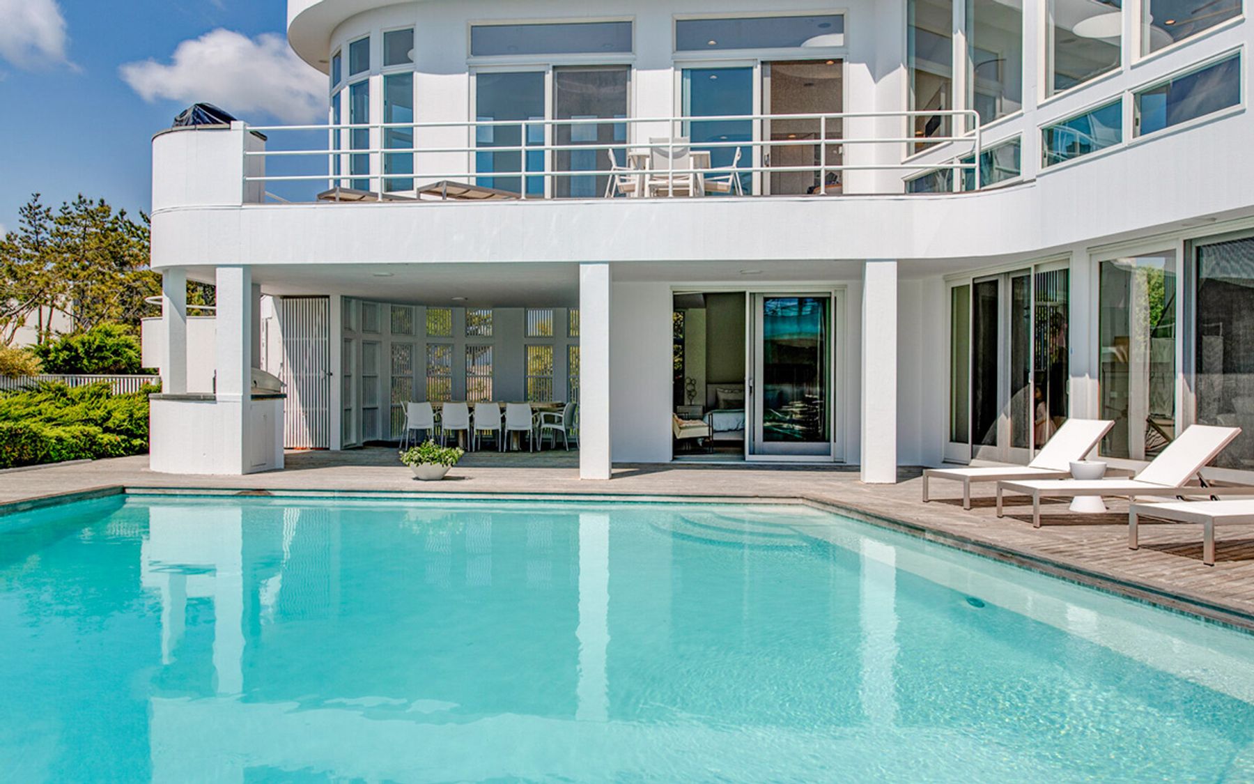 Artistic Acre villa in the Hamptons