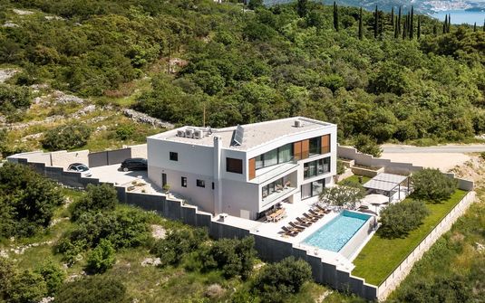 Villa O