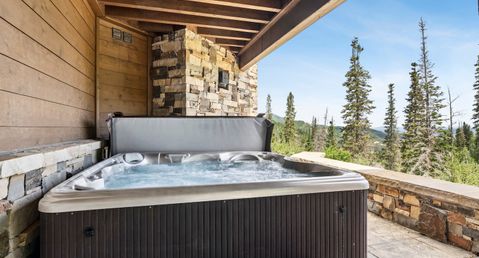 Pinecrest Lodge