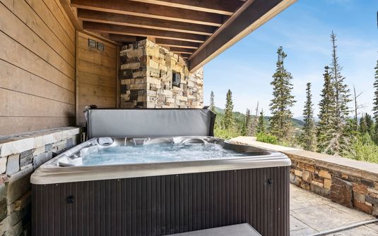 Pinecrest Lodge