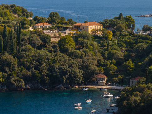 Adriana Estate