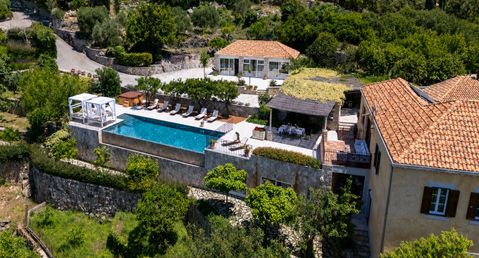 Adriana Estate