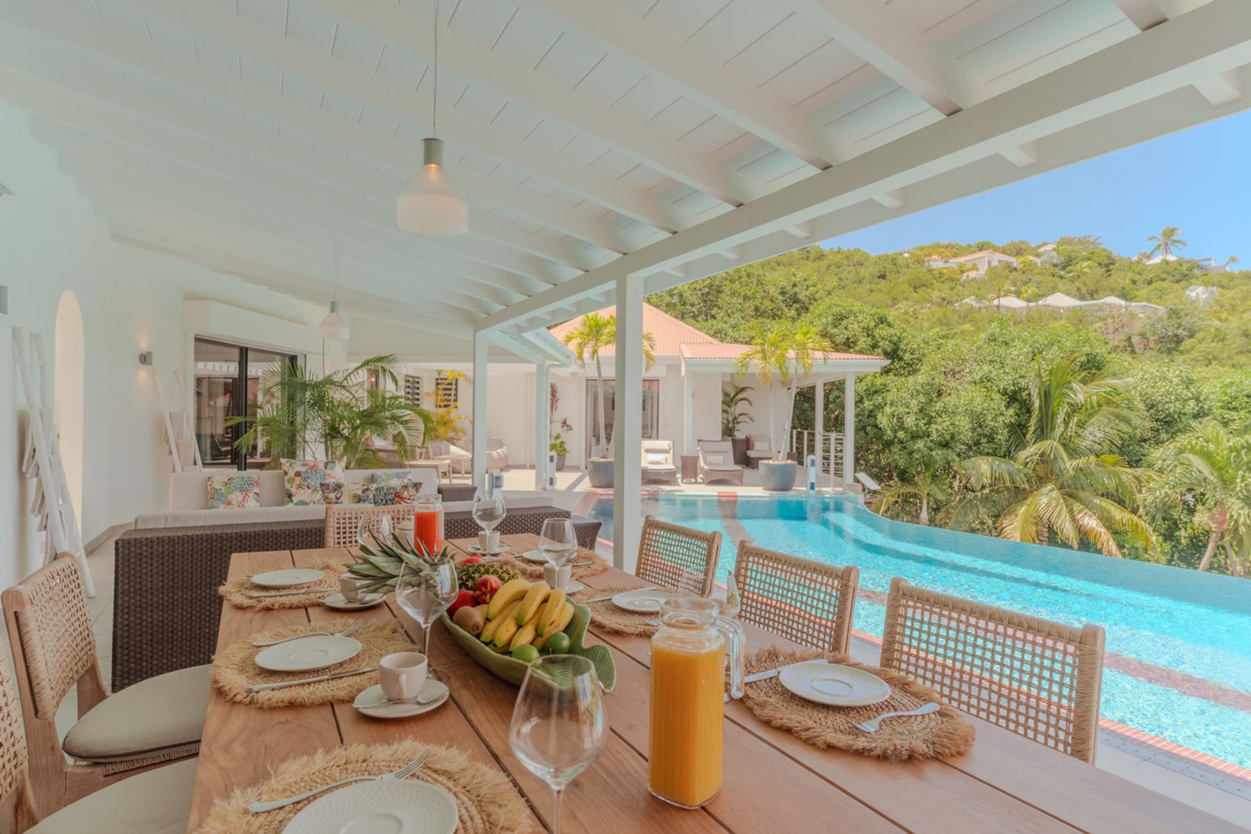 Why a Villa Is the Ideal Base for the Scene