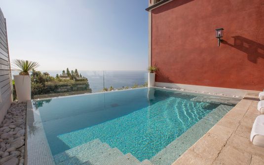 Villa Ferida